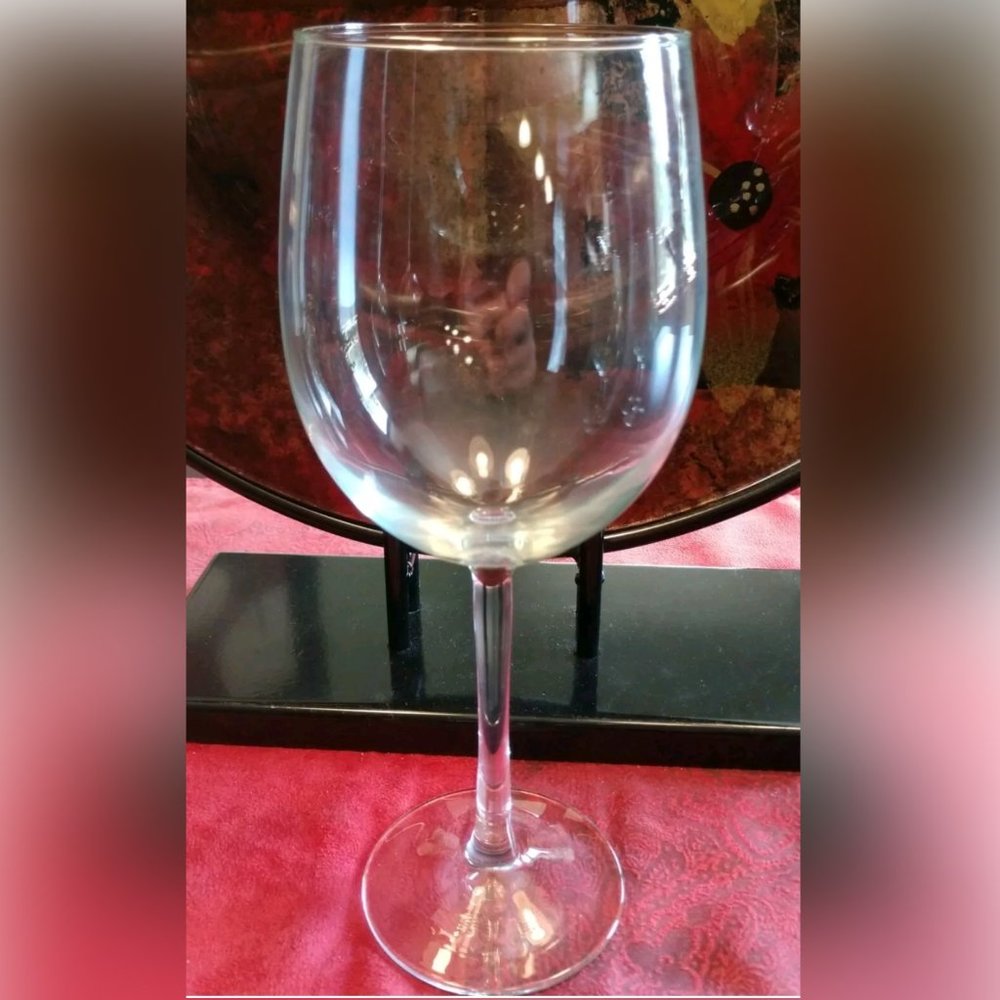 Set of Five Clear Wine Glasses-Two Sizes!! - Picture 2 of 3